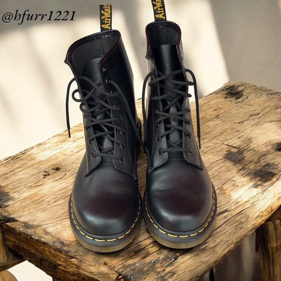 Dr. Martens Airware 1460 Men's size 11/ Women's size 9 - Picture 3 of 6